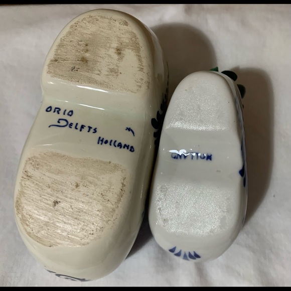 2 Vintage Delft Porcelain Holland Blue and White Clogs Hand Painted Signed - Picture 3 of 7